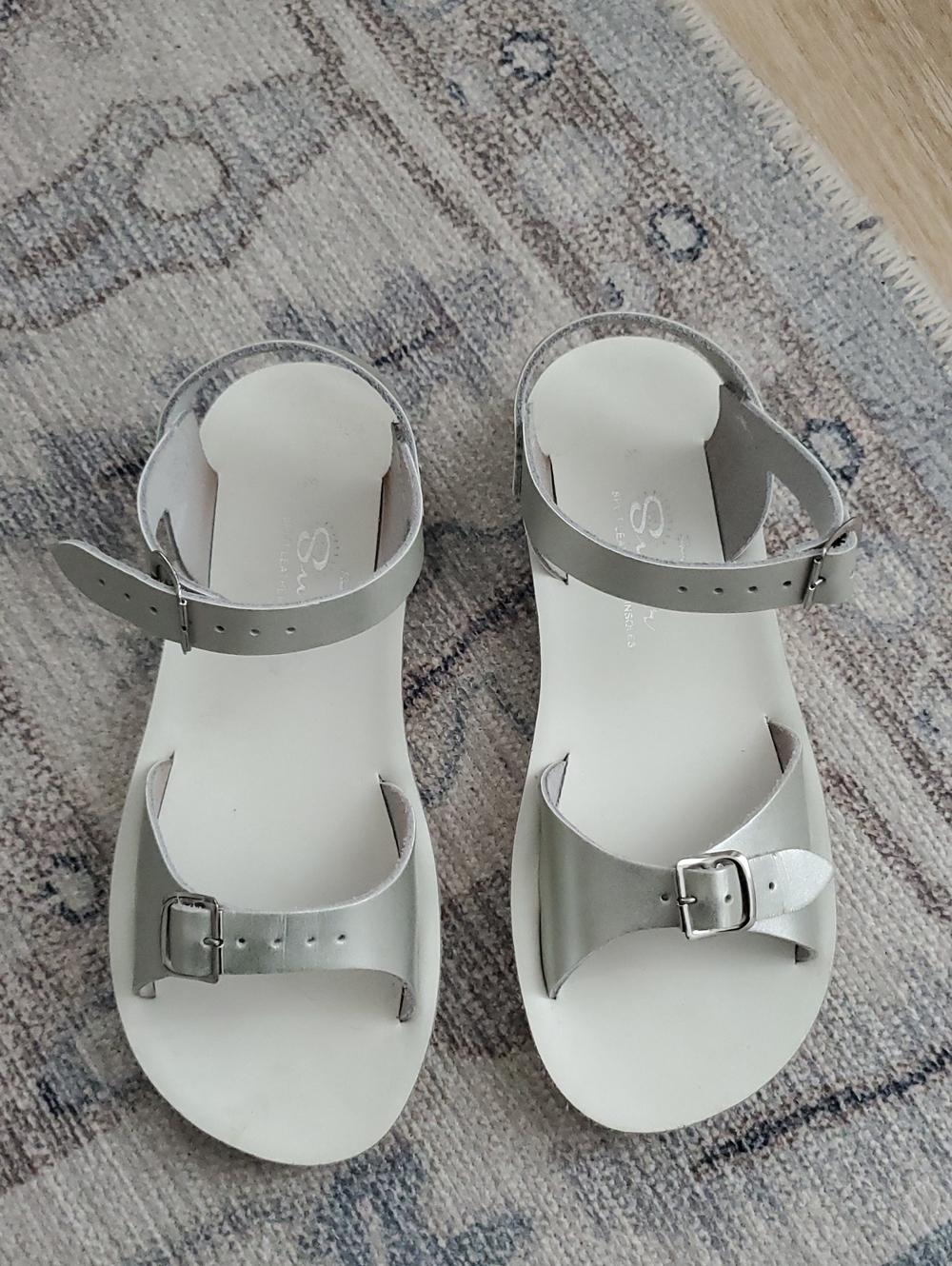 Sun-San Surfer Silver Leather Water Friendly Kids Buckle Sandals Shoes Sz2